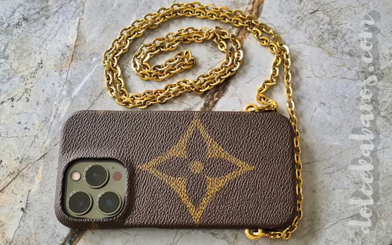 iPhone 13 pro w etui LV