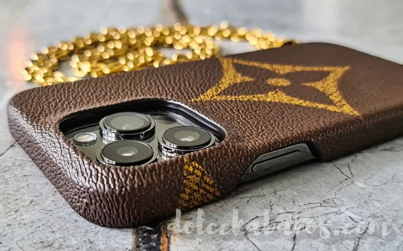 etui zabezpieczające obiektywy aparatu w ajfonie