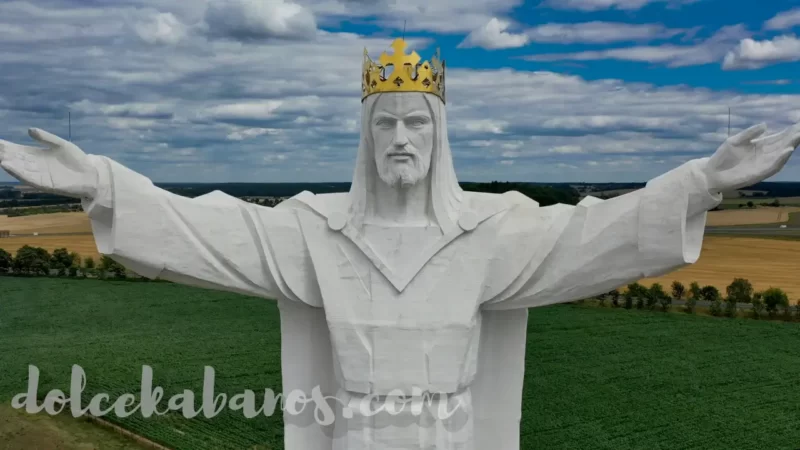 zbliżenie na twarz świebodzińskiej figury Jezusa