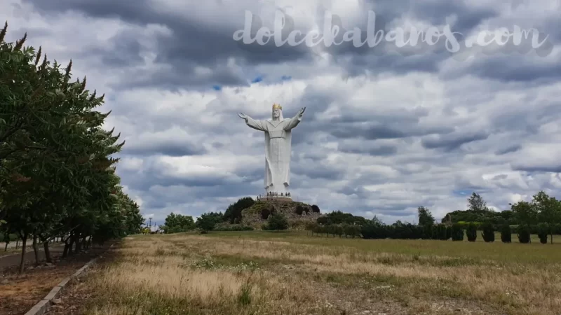 figura Jezusa w Świebodzinie z daleka