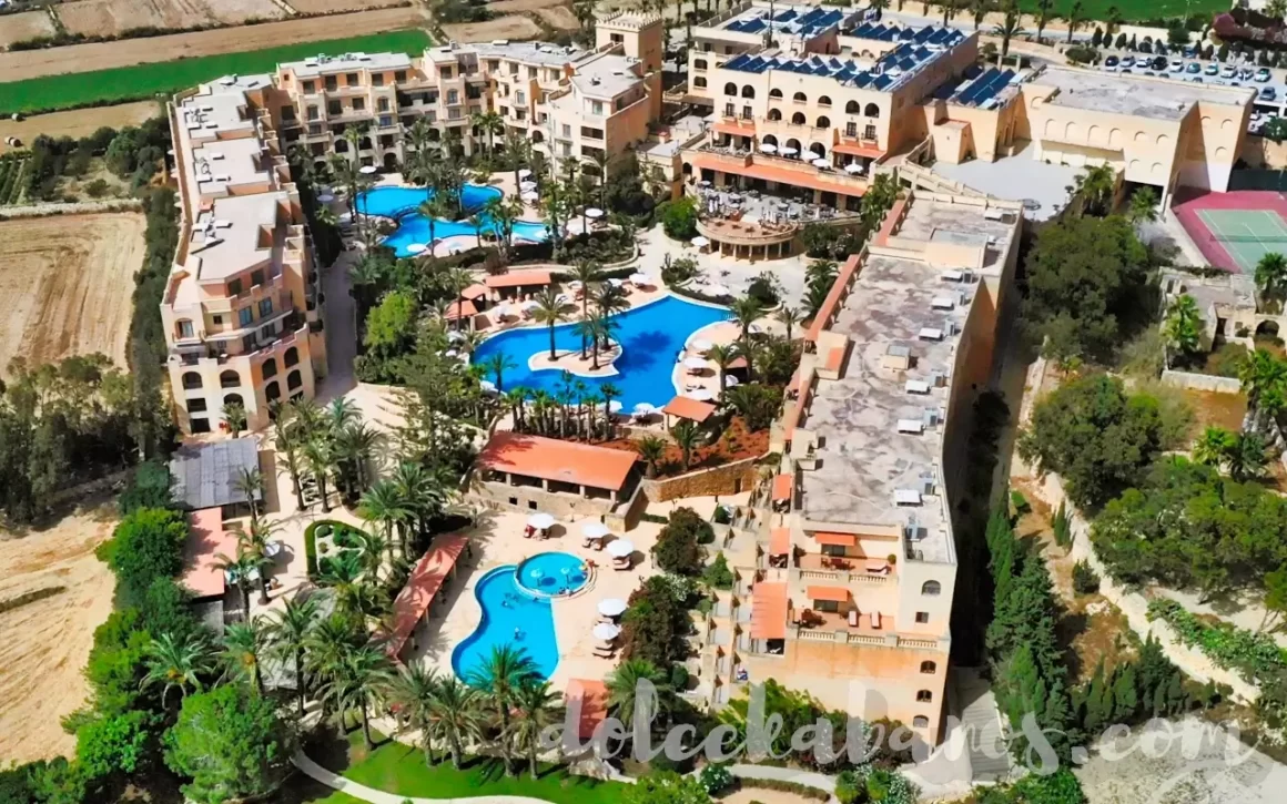 widok z drona na hotel kempinski san lawrenz