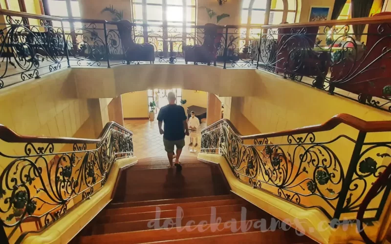 schody do restauracji l'ortolan