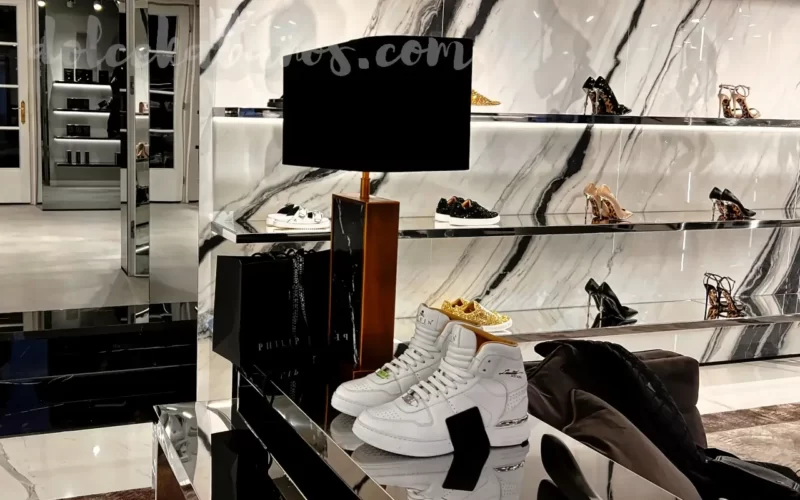 wnętrze butiku philipp plein w warszawie