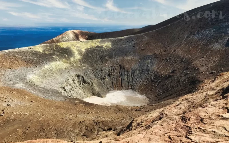 krater wulkanu Fossa na wyspie Vulcano