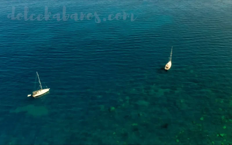 rejs na wyspy liparyjskie - jachty na morzu z drona