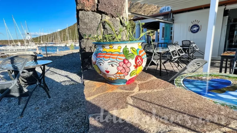 restauracja na wyspie Vulcano serwująca ryby i owoce morza