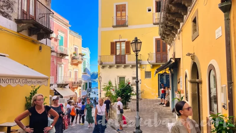 uliczki w mieście Lipari