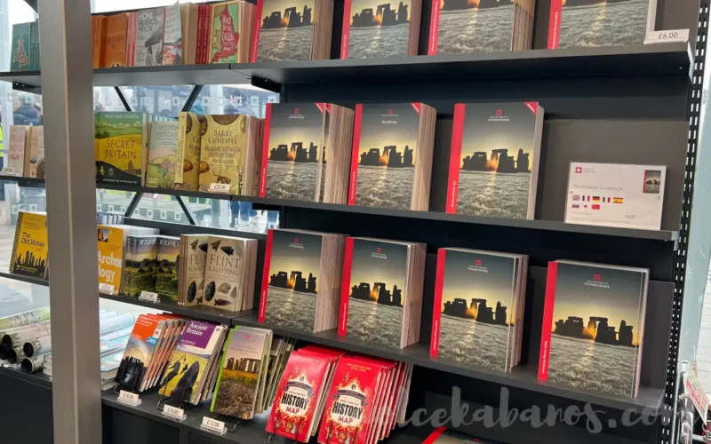 sklepik z pamiątkami o Stonehenge